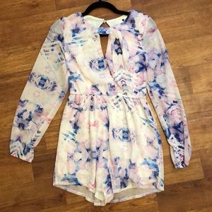 Gorgeous floral romper! 🌸